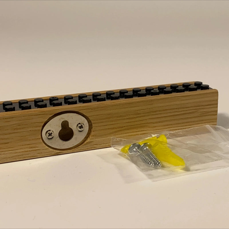 The FigurenGalerie LINE wall shelf comes with high-quality wall anchors and screws for wall mounting (floating shelf)