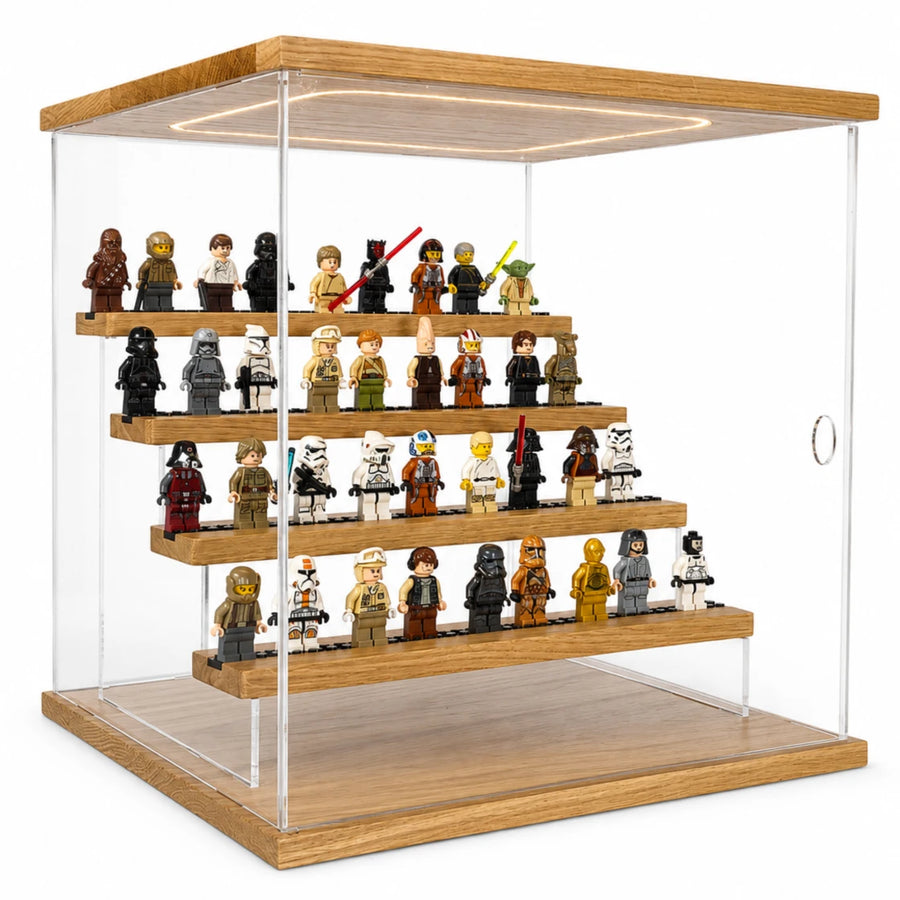 Stufeneinsatz der Eichen-Vitrine mit versetzten Ebenen für die Präsentation von LEGO Minifiguren im IKEA KALLAX.