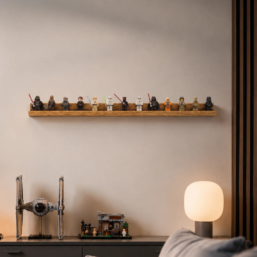 UNIT | Display für bis zu 35 LEGO Minifiguren (60,8 cm), Wanddisplay in L-Form aus Eiche